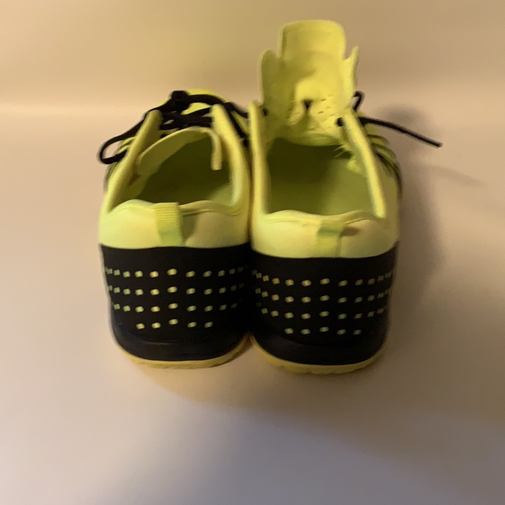 Nike - Picture 4 of 7